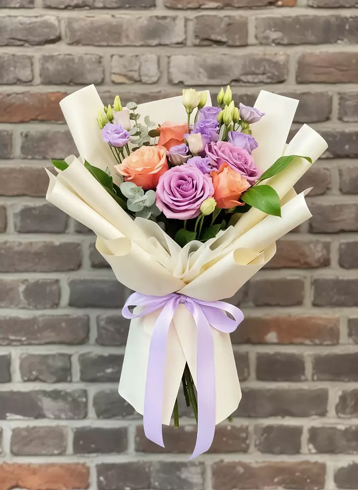 Букет цветов из: Лизиантусы и Розы в Мостовик