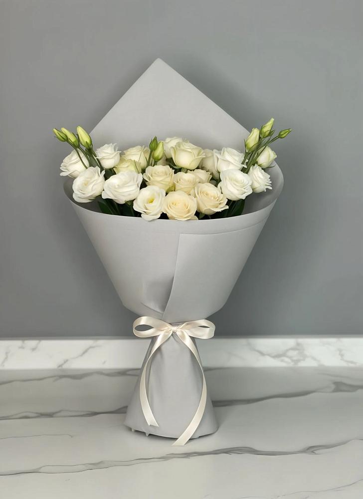 Букет цветов из: Розы и Лизиантусы в Мостовик