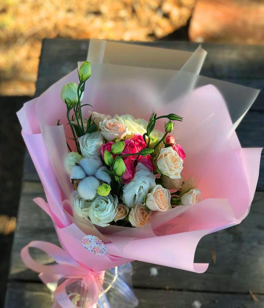 Букет цветов из: Розы и Лизиантусы в Мостовик