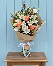Букет цветов из:  Альстромерии, Лизиантусы, Розы и Хризантемы в Мостовик