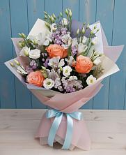 Букет цветов из:  Лизиантусы, Розы, Альстромерии и Гипсофила в Мостовик