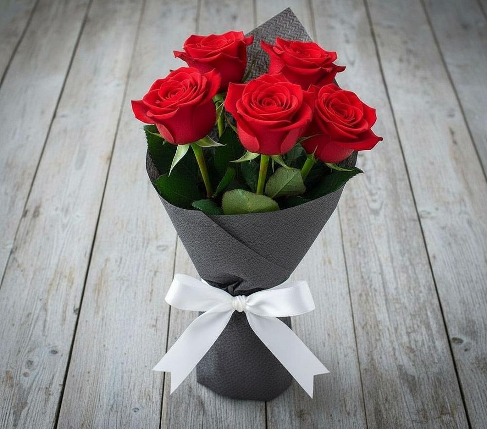 Букет 5 Красных роз Эдлесс Лав в Мостовик