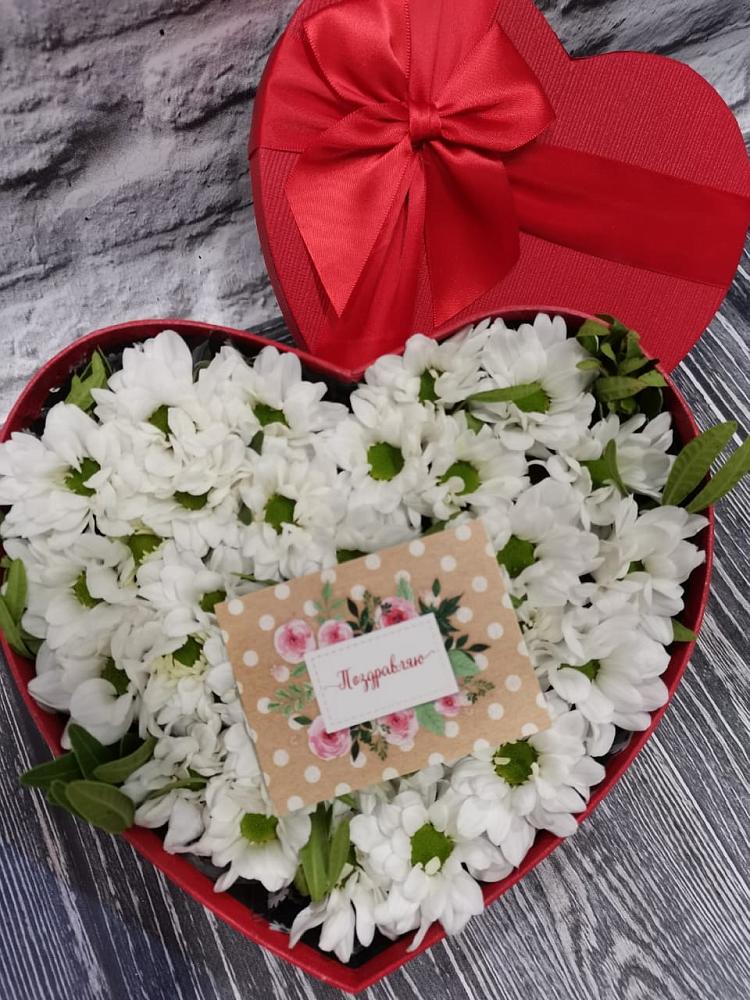 Цветочная композиция из Хризантемы в виде сердца в Мостовик