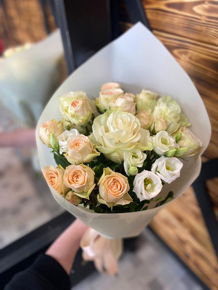 Букет цветов из: Розы и Лизиантусы в Мостовик